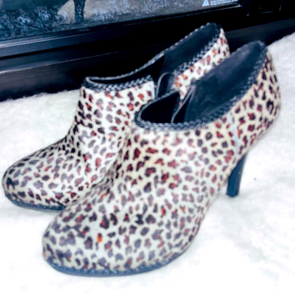 Antonio Melani bootie Size 9M soft green calf skin